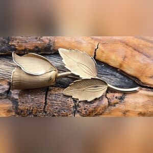 Viola 12K Brooch Gold Rose w/Stem & Leaves Rollover Clasp Measures 2.25" X 1" 🌼